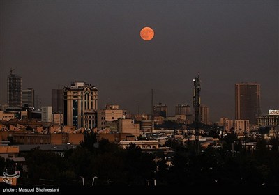 ماه‌گرفتگی در آسمان تهران