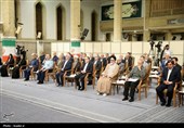 الإمام الخامنئی یستقبل رئیس الجمهوریة وأعضاء الحکومة