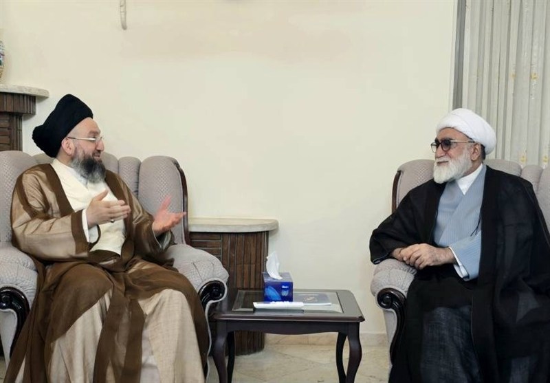 عمار الحكيم يلتقي سادن العتبة الرضوية في طهران