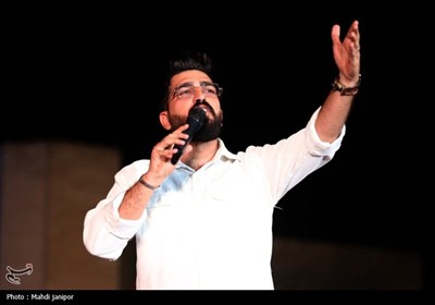 اصفهان غرق در شادی ولادت پیامبر(ص)؛ برگزاری دومین شب جشن &#171;امت ماه&#187; در پل خواجو