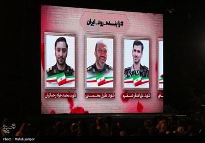اصفهان غرق در شادی ولادت پیامبر(ص)؛ برگزاری دومین شب جشن &#171;امت ماه&#187; در پل خواجو