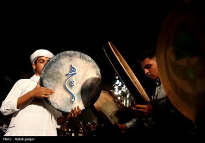 اصفهان غرق در شادی ولادت پیامبر(ص)؛ برگزاری دومین شب جشن &#171;امت ماه&#187; در پل خواجو