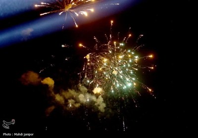 اصفهان غرق در شادی ولادت پیامبر(ص)؛ برگزاری دومین شب جشن &#171;امت ماه&#187; در پل خواجو