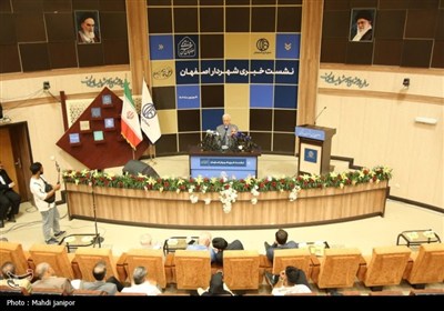 نشست خبری قاسم‌زاده