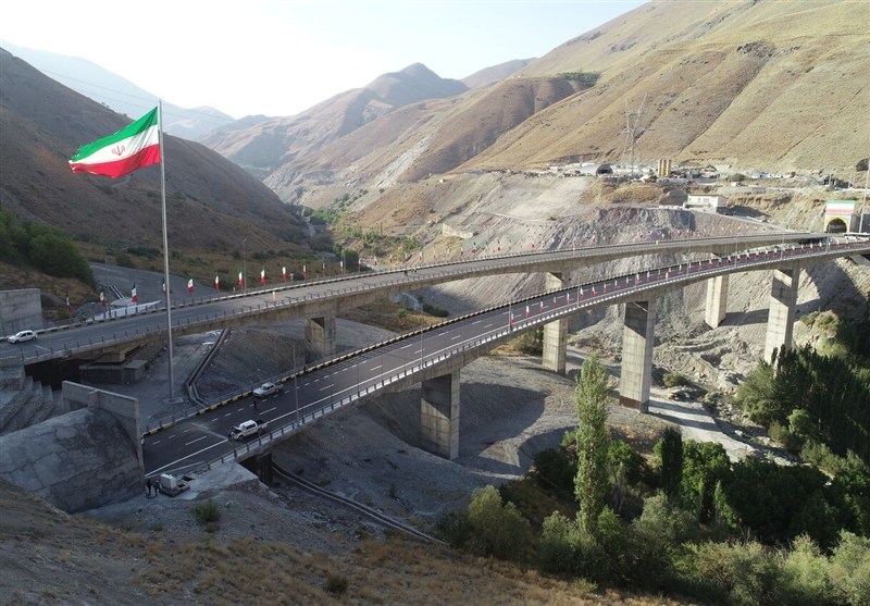 رئیس جمهور باند شرقی منطقه 2 آزادراه تهران ـ شمال را افتتاح کرد/ شاهکار مهندسی با 16 تونل و 12 پل