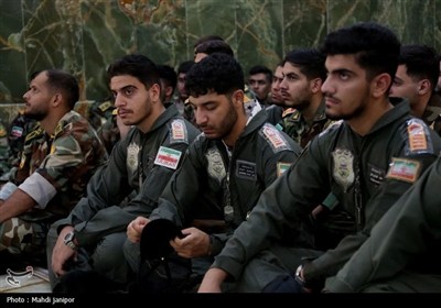 حضور فرماندهان و خلبانان هوانیروز اصفهان در حرم حضرت زینب(س)