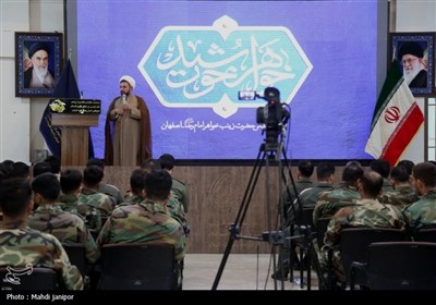 حضور فرماندهان و خلبانان هوانیروز اصفهان در حرم حضرت زینب(س)