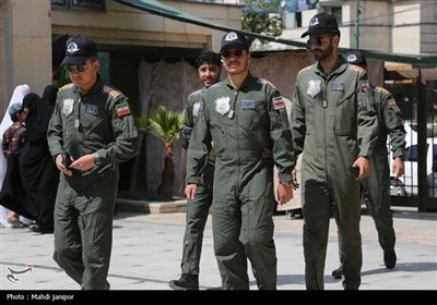حضور فرماندهان و خلبانان هوانیروز اصفهان در حرم حضرت زینب(س)
