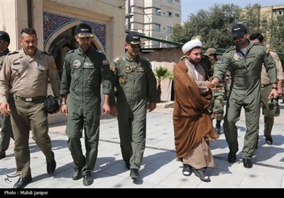حضور فرماندهان و خلبانان هوانیروز اصفهان در حرم حضرت زینب(س)