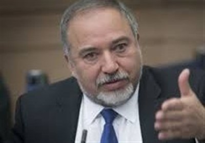 لیبرمن: نتانیاهو برای ادامه بقای سیاسی خود آمادگی هر نوع معامله‌ای را دارد