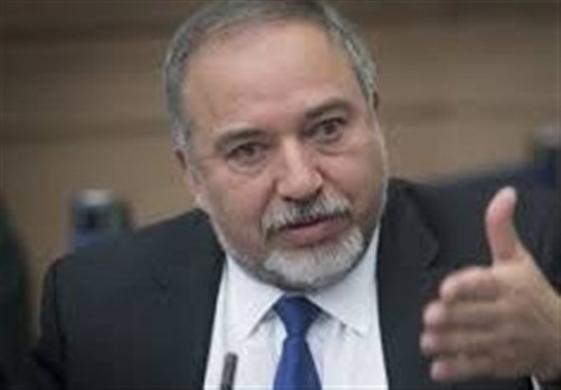 لیبرمن: نتانیاهو برای ادامه بقای سیاسی خود آمادگی هر نوع معامله‌ای را دارد