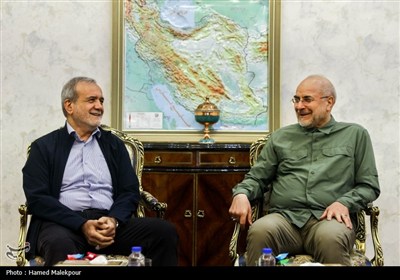 تیتر: جلسه غیر علنی مجلس با حضور رئیس‌جمهور و اعضای هیئت دولت
