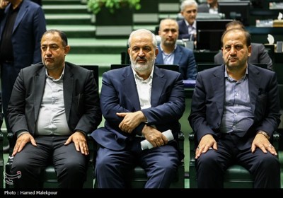 تیتر: جلسه غیر علنی مجلس با حضور رئیس‌جمهور و اعضای هیئت دولت