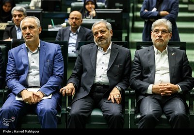 تیتر: جلسه غیر علنی مجلس با حضور رئیس‌جمهور و اعضای هیئت دولت