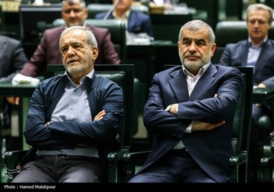 تیتر: جلسه غیر علنی مجلس با حضور رئیس‌جمهور و اعضای هیئت دولت