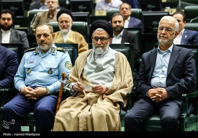 تیتر: جلسه غیر علنی مجلس با حضور رئیس‌جمهور و اعضای هیئت دولت