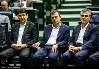 تیتر: جلسه غیر علنی مجلس با حضور رئیس‌جمهور و اعضای هیئت دولت