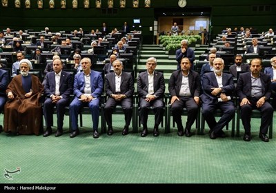تیتر: جلسه غیر علنی مجلس با حضور رئیس‌جمهور و اعضای هیئت دولت