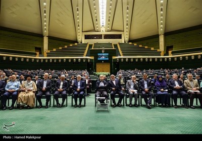 تیتر: جلسه غیر علنی مجلس با حضور رئیس‌جمهور و اعضای هیئت دولت