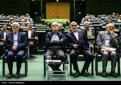 تیتر: جلسه غیر علنی مجلس با حضور رئیس‌جمهور و اعضای هیئت دولت