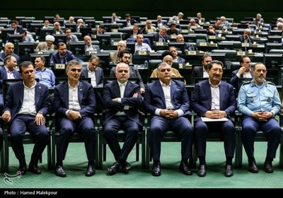 تیتر: جلسه غیر علنی مجلس با حضور رئیس‌جمهور و اعضای هیئت دولت