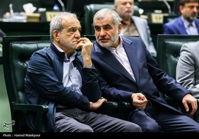 تیتر: جلسه غیر علنی مجلس با حضور رئیس‌جمهور و اعضای هیئت دولت