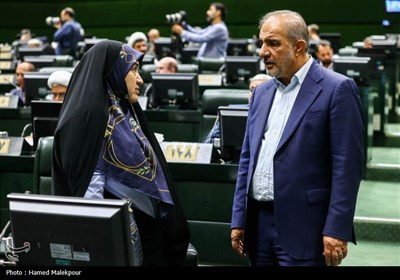 تیتر: جلسه غیر علنی مجلس با حضور رئیس‌جمهور و اعضای هیئت دولت