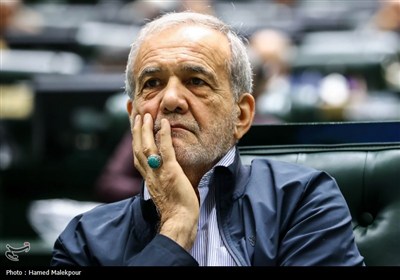 تیتر: جلسه غیر علنی مجلس با حضور رئیس‌جمهور و اعضای هیئت دولت