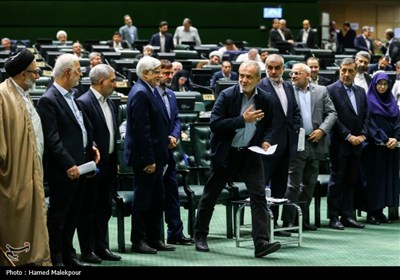 تیتر: جلسه غیر علنی مجلس با حضور رئیس‌جمهور و اعضای هیئت دولت