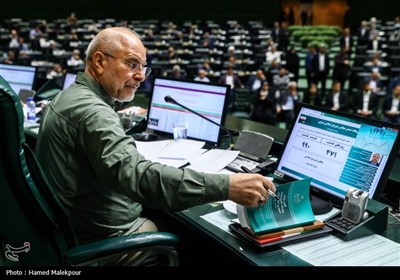 تیتر: جلسه غیر علنی مجلس با حضور رئیس‌جمهور و اعضای هیئت دولت