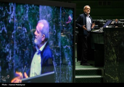 تیتر: جلسه غیر علنی مجلس با حضور رئیس‌جمهور و اعضای هیئت دولت