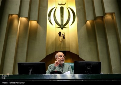 تیتر: جلسه غیر علنی مجلس با حضور رئیس‌جمهور و اعضای هیئت دولت