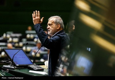 تیتر: جلسه غیر علنی مجلس با حضور رئیس‌جمهور و اعضای هیئت دولت