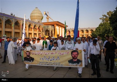 تشرف کاروان پیاده شهرستان فیروزآباد به حرم مطهر شاهچراغ (ع)