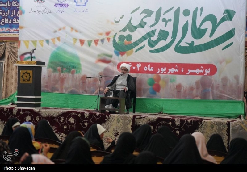 پیامبر اکرم (ص) الگوی بی‌نظیری برای وحدت امت اسلامی است