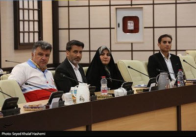 تجلیل استاندار بوشهر از افتخارآفرینان آموزشی استان