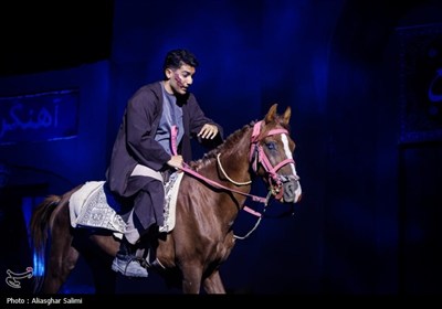 تئاتر میدانی سرزمین خورشید