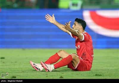 دیدار تیم‌های فوتبال پرسپولیس و فولاد