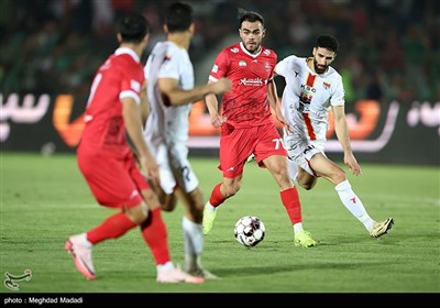 دیدار تیم‌های فوتبال پرسپولیس و فولاد
