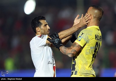 دیدار تیم‌های فوتبال پرسپولیس و فولاد