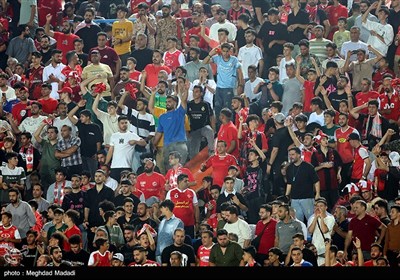 دیدار تیم‌های فوتبال پرسپولیس و فولاد