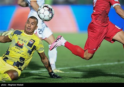 دیدار تیم‌های فوتبال پرسپولیس و فولاد