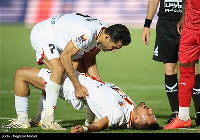 دیدار تیم‌های فوتبال پرسپولیس و فولاد
