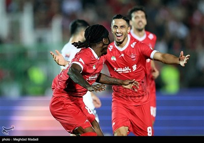دیدار تیم‌های فوتبال پرسپولیس و فولاد