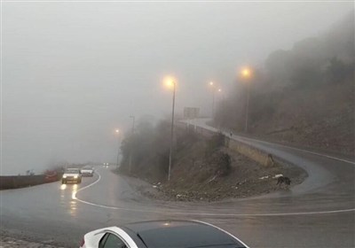 ترافیک سنگین در جاده چالوس و هراز/ مه‌گرفتگی و باران در برخی محورها