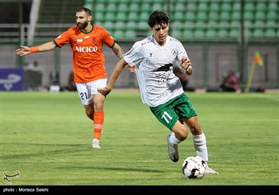 دیدار تیم‌های فوتبال ذوب‌آهن اصفهان و مس رفسنجان