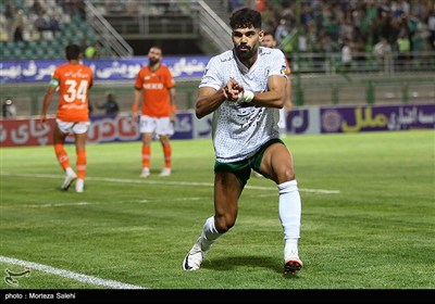 دیدار تیم‌های فوتبال ذوب‌آهن اصفهان و مس رفسنجان