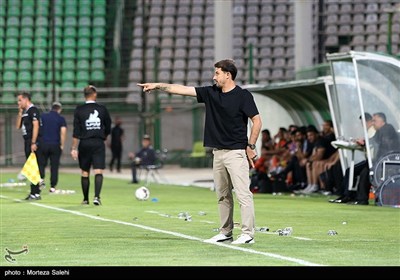 دیدار تیم‌های فوتبال ذوب‌آهن اصفهان و مس رفسنجان