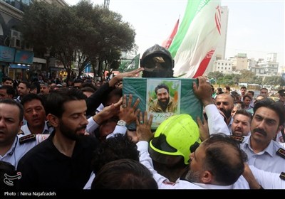 مراسم تشییع پیکر آتش‌نشان فداکار شهید رضا فخریان