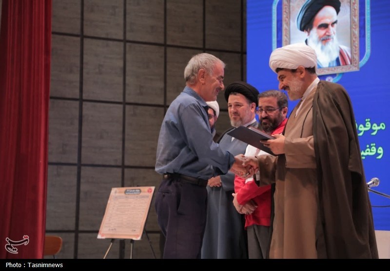 با برگزاری همایش یاوران وقف؛ وقف یاوران قم تقدیر شدند+ تصویر با برگزاری همایش یاوران وقف؛ وقف یاوران قم تقدیر شدند+ تصویر